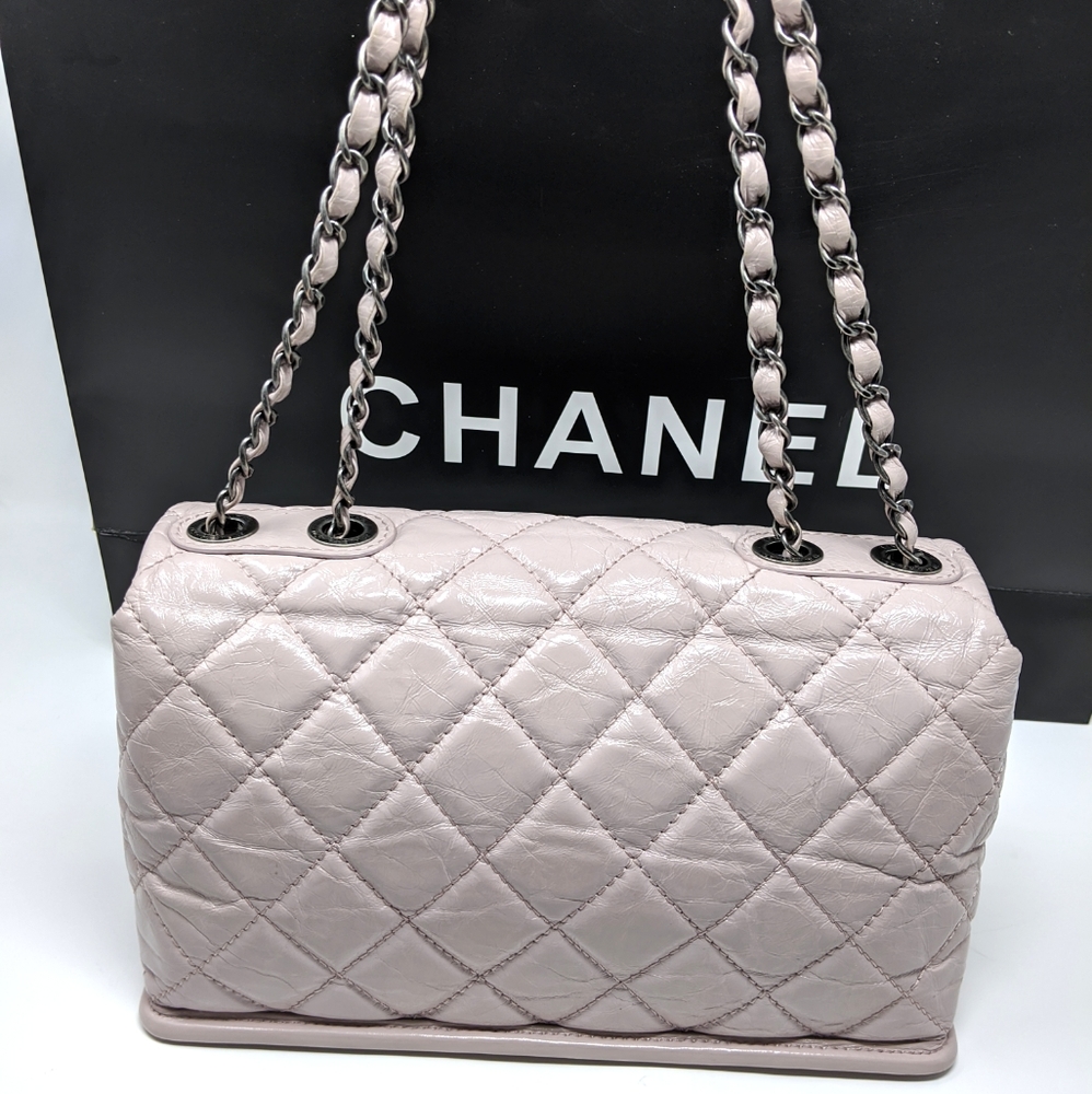 🦄🎉CHANEL Pink Bag Glazed Leather Flap Bag! Super Rare Color! Limited Edition - Picture 4 of 16